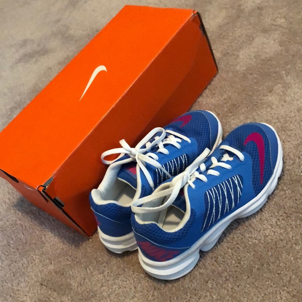 (NEW) Nike Tennis Shoes